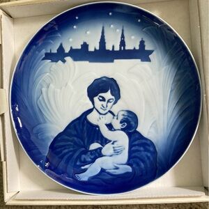 Mother and child collectors plate
